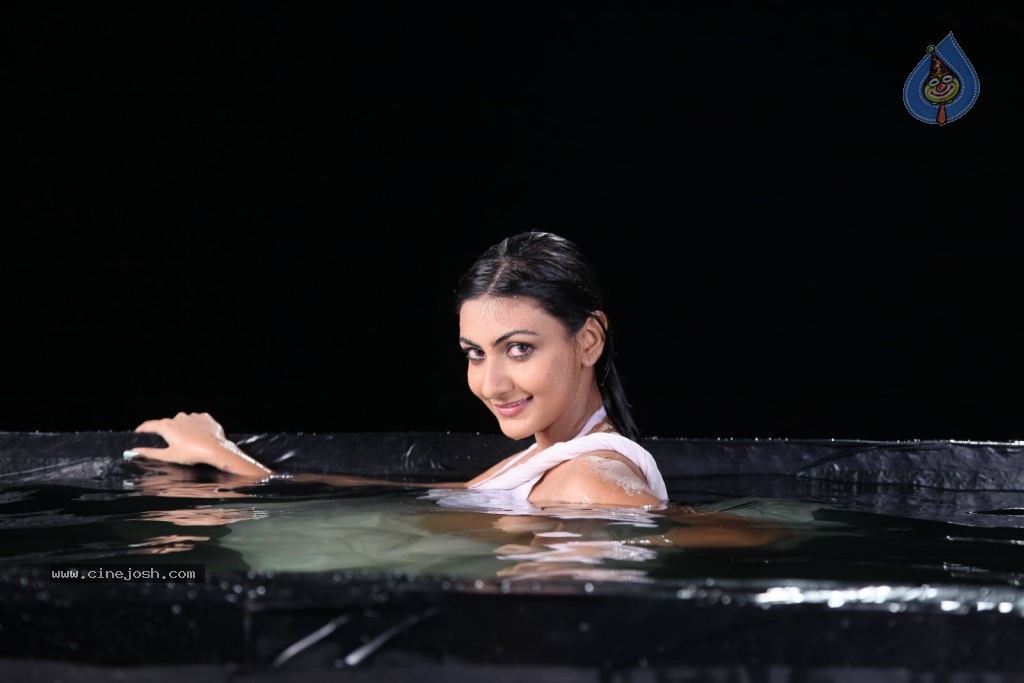 Neelam Upadhyay Hot Pics - 50 / 56 photos
