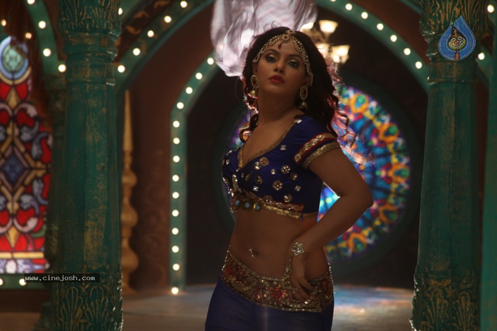 Neetu Chandra Spicy Stills in Crazy - 14 / 18 photos
