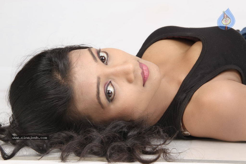 Neha Priya Hot Photos - 6 / 60 photos