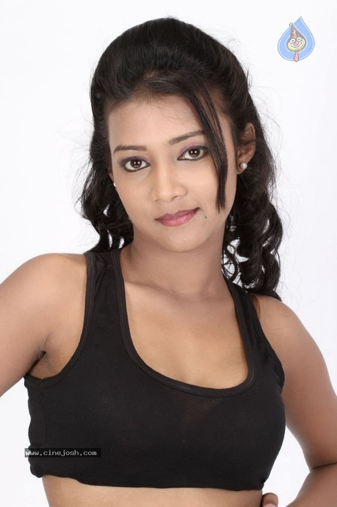 Neha Priya Hot Photos - 38 / 60 photos