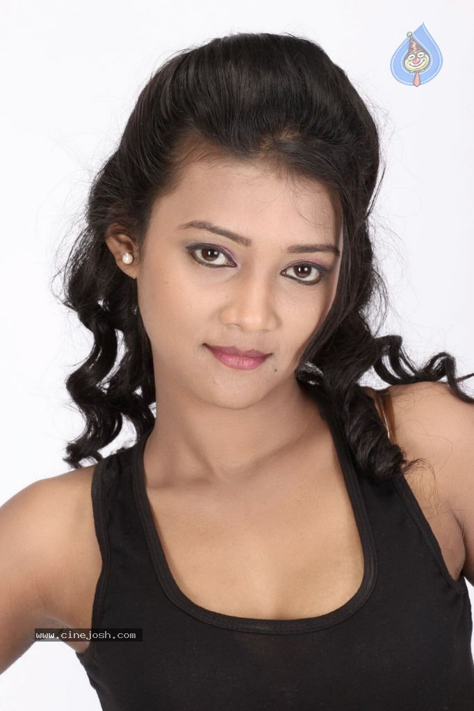 Neha Priya Hot Photos - 46 / 60 photos