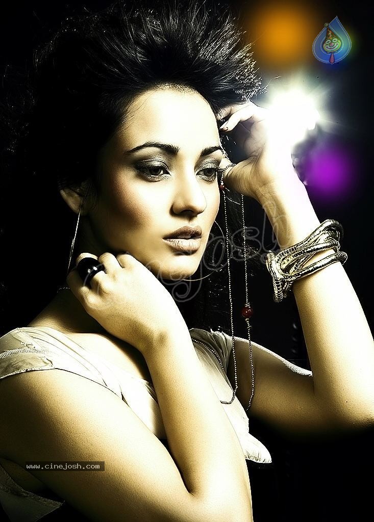 Neha Sharma Hot Photos - 6 / 20 photos