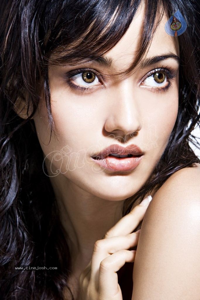 Neha Sharma Hot Photos - 8 / 20 photos