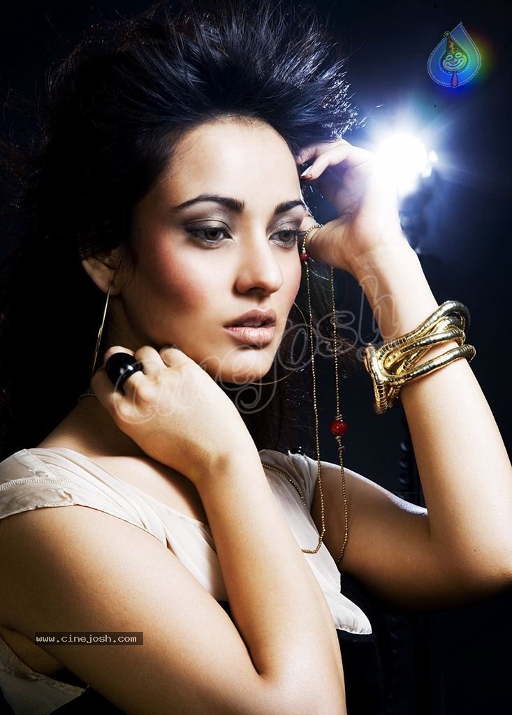 Neha Sharma Hot Photos - 11 / 20 photos