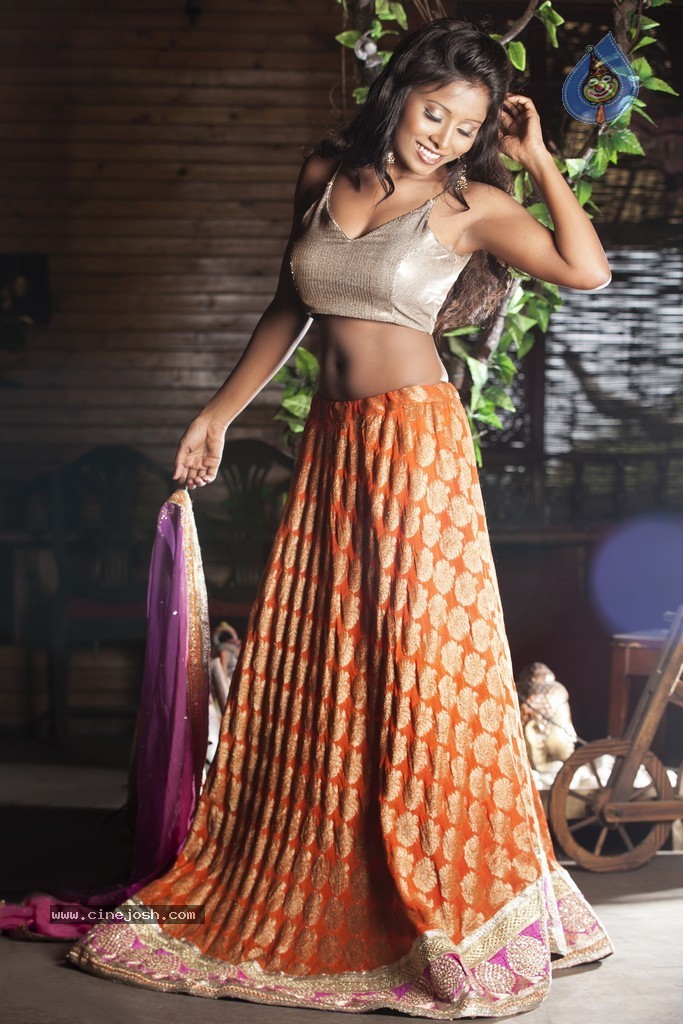 Nikita Gokhale Hot Stills - 5 / 22 photos