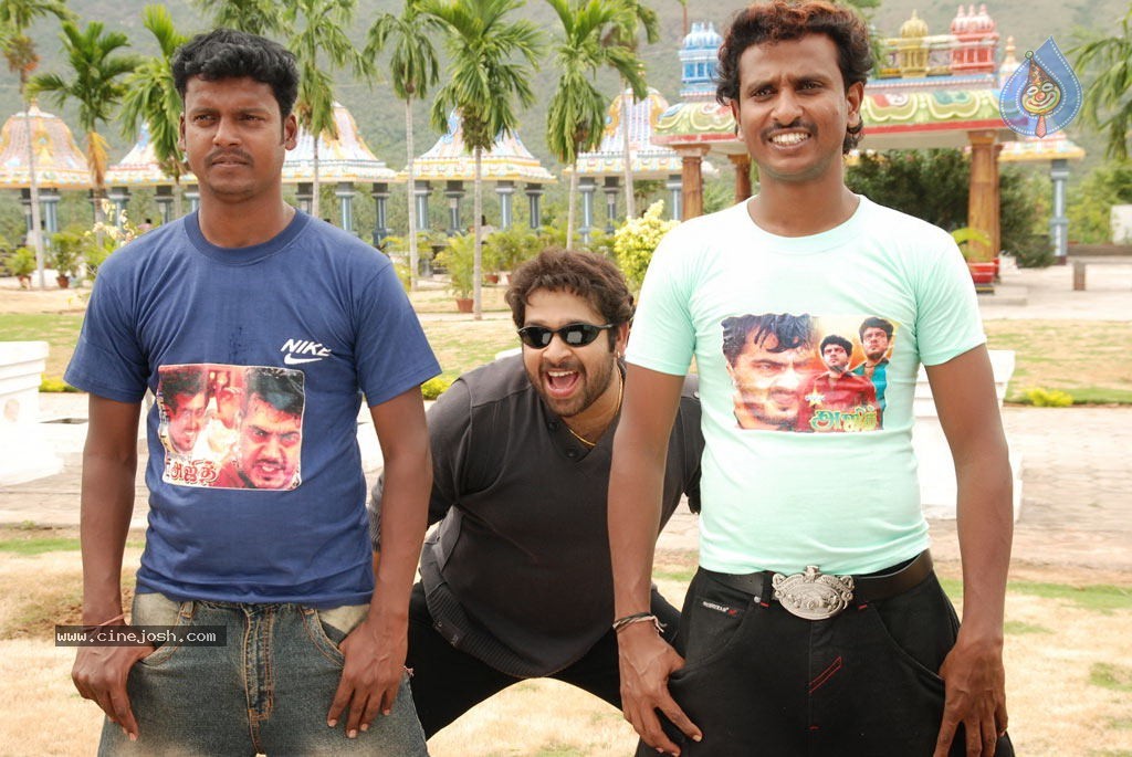 Ninaivil Nindraval Tamil Movie Spicy Stills - 20 / 58 photos