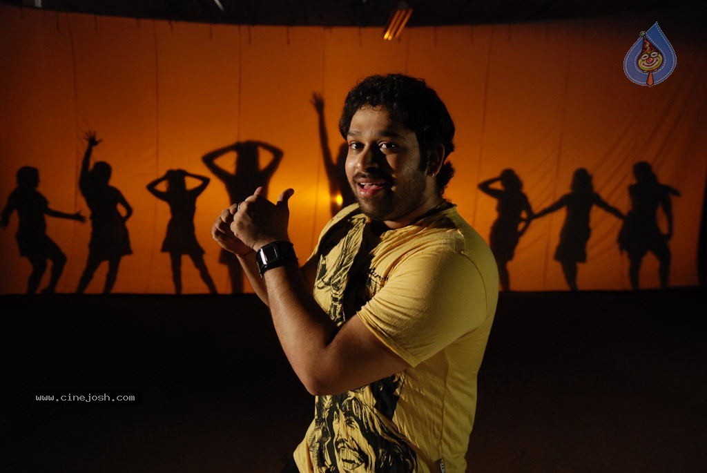 Ninaivil Nindraval Tamil Movie Spicy Stills - 22 / 58 photos