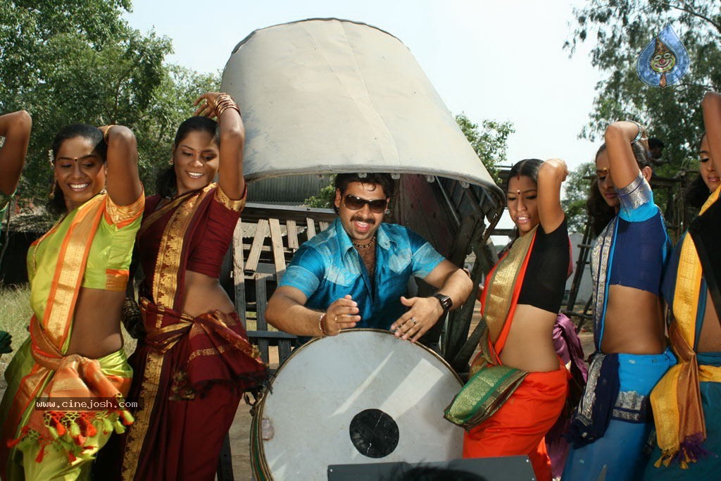 Ninaivil Nindraval Tamil Movie Spicy Stills - 28 / 58 photos