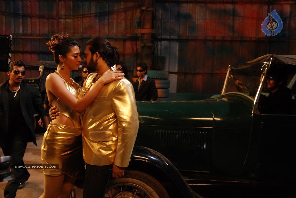 Ninaivil Nindraval Tamil Movie Spicy Stills - 31 / 58 photos