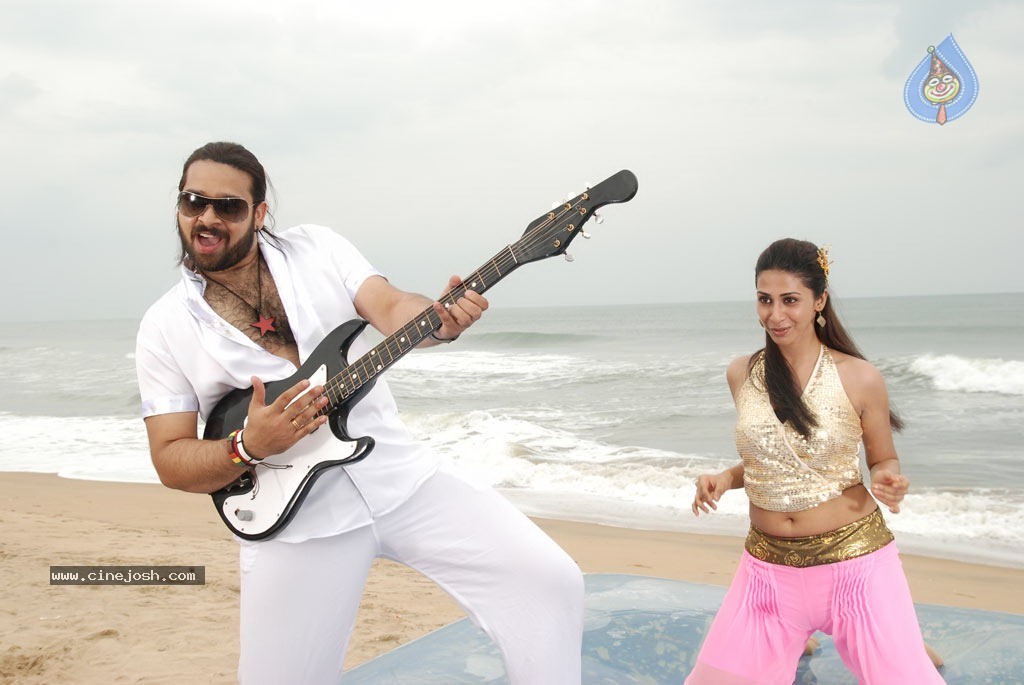 Ninaivil Nindraval Tamil Movie Spicy Stills - 32 / 58 photos