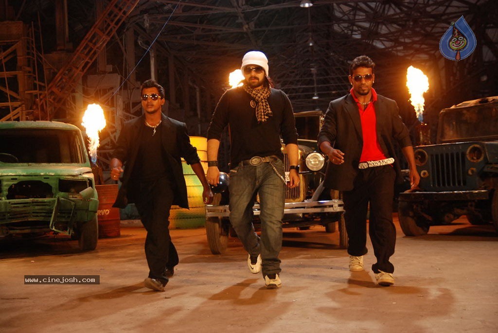 Ninaivil Nindraval Tamil Movie Spicy Stills - 36 / 58 photos