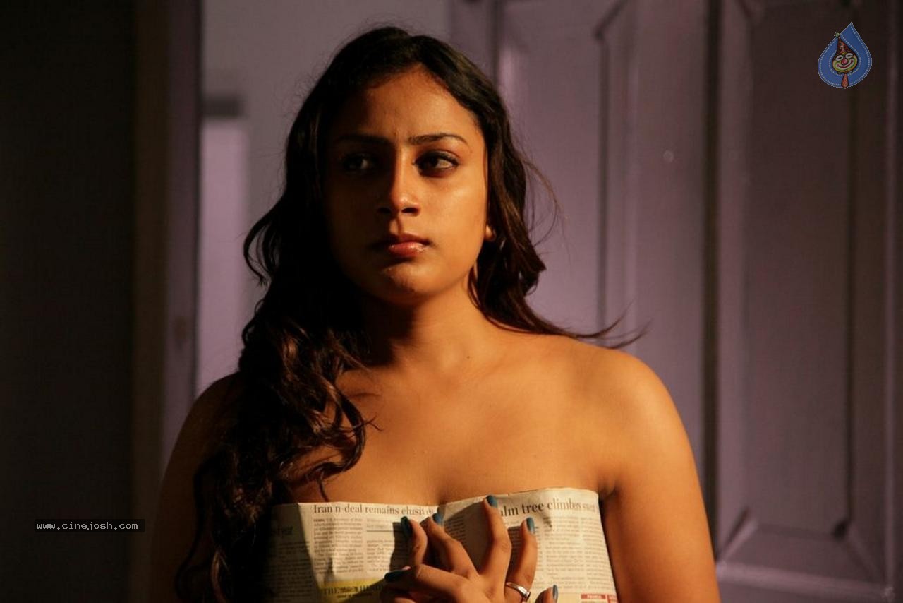 Nirayutham Tamil Movie Spicy Stills - 4 / 30 photos