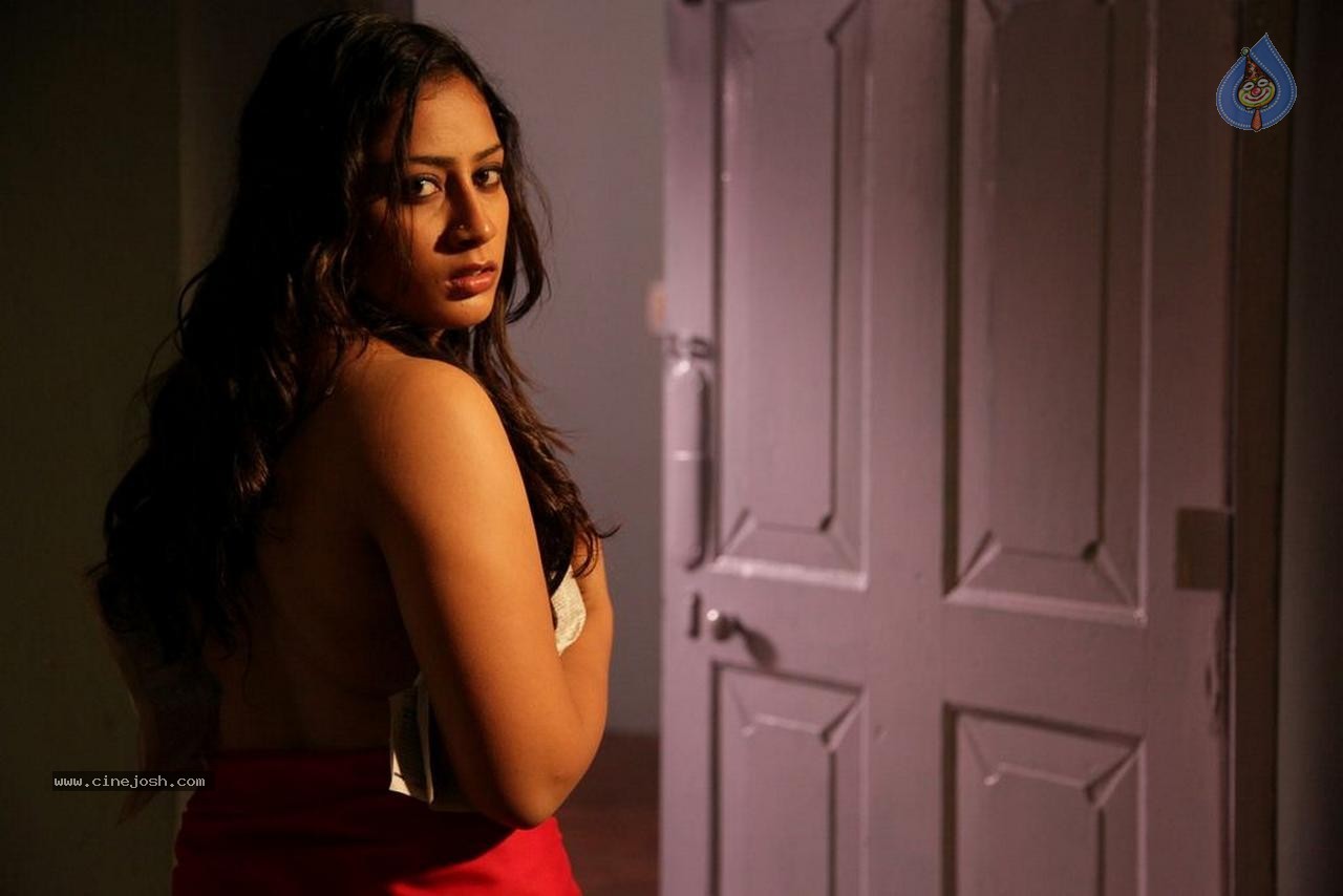 Nirayutham Tamil Movie Spicy Stills - 5 / 30 photos