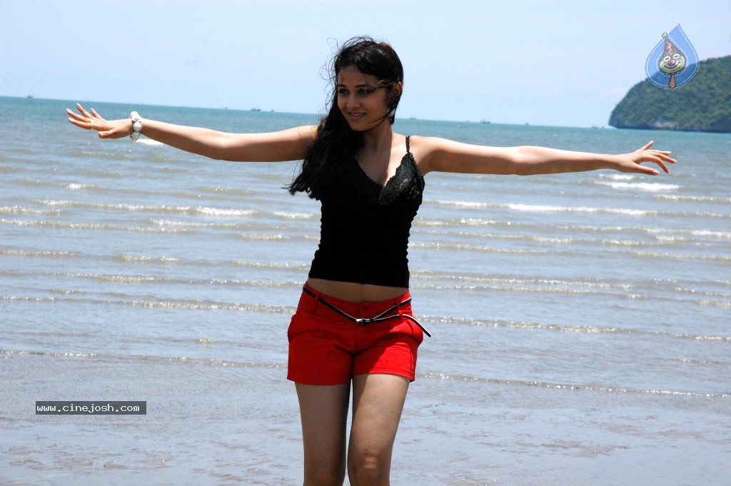 Nisha Kothari New Hot Stills - 40 / 57 photos