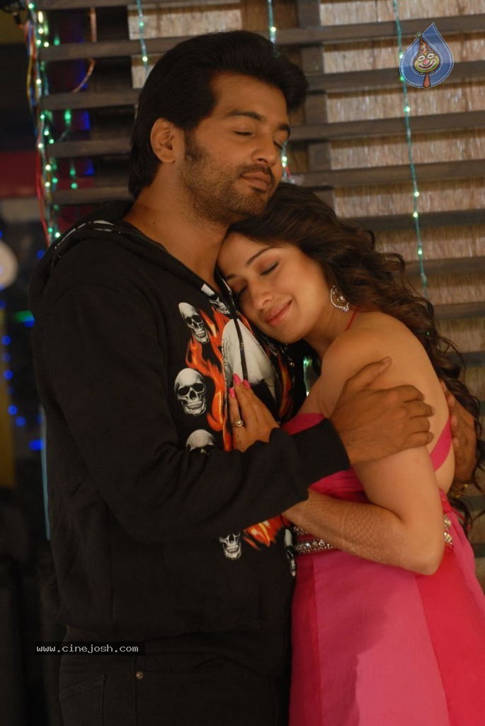 Onbathula Guru Tamil Movie Hot Stills - 19 / 66 photos