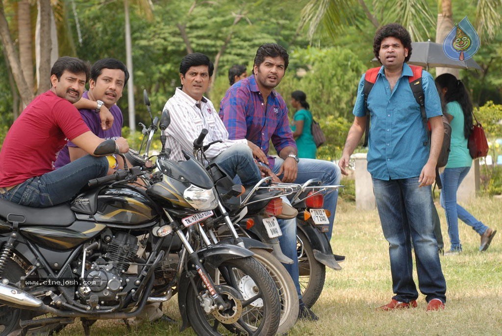 Onbathula Guru Tamil Movie Hot Stills - 27 / 66 photos