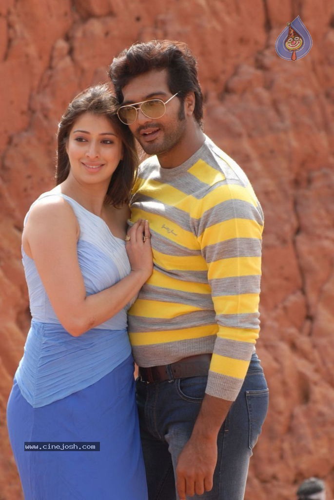 Onbathula Guru Tamil Movie Hot Stills - 39 / 66 photos