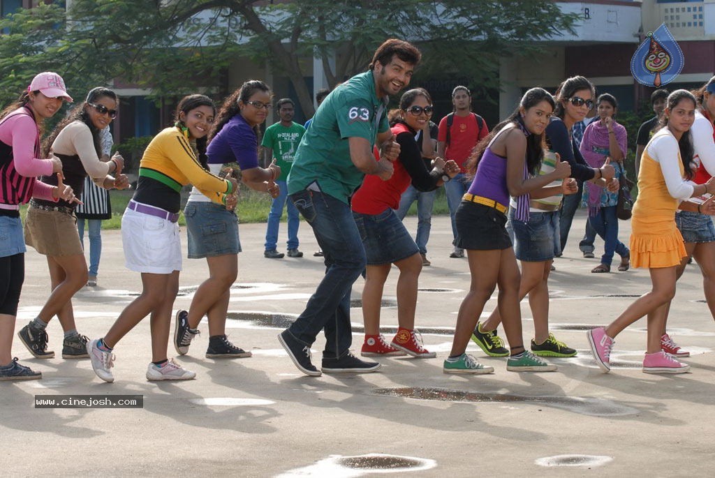 Onbathula Guru Tamil Movie Hot Stills - 44 / 66 photos