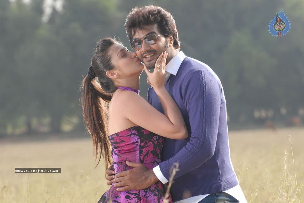 Onbathula Guru Tamil Movie Hot Stills - 56 / 66 photos