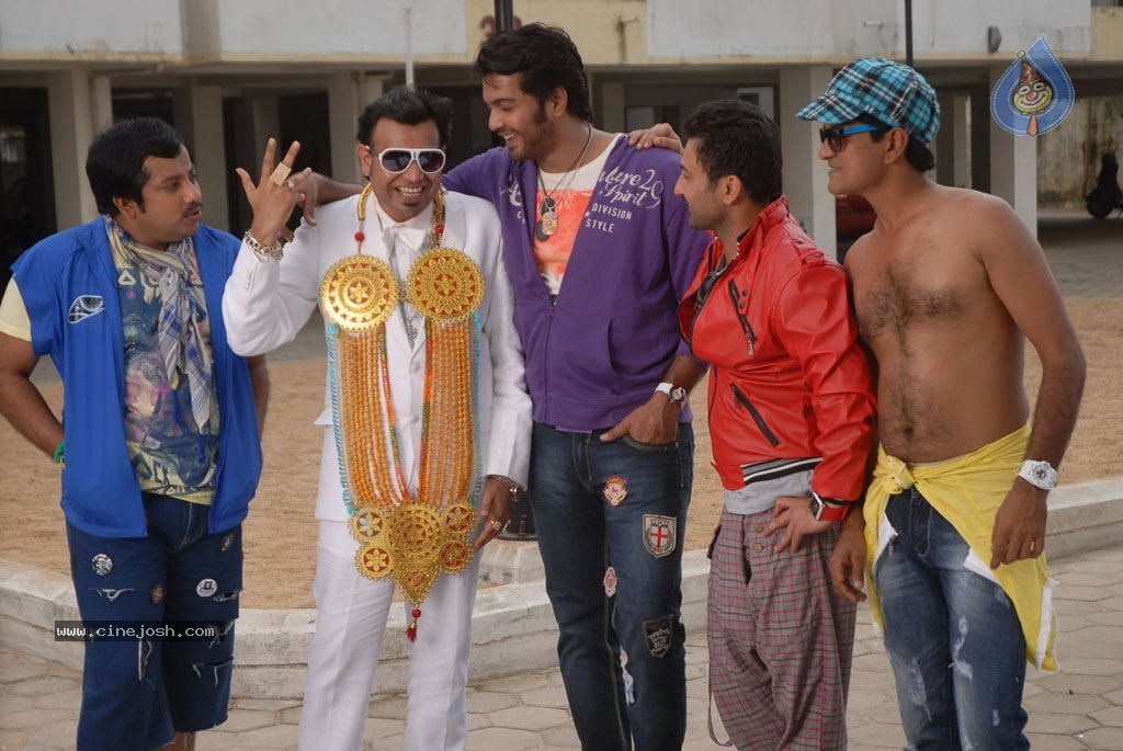 Onbathula Guru Tamil Movie Hot Stills - 66 / 66 photos