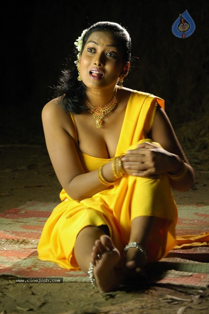 Ooratchi Ondriyam Tamil Movie Spicy Stills - 14 / 40 photos