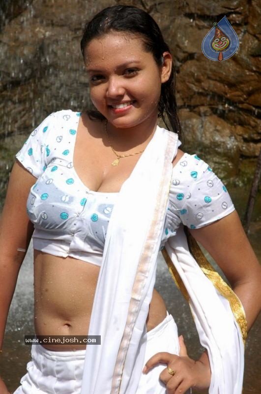 Oru Santhipil Tamil Movie Spicy Stills - 4 / 37 photos
