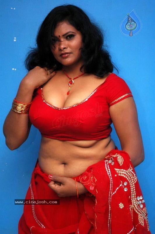 Oru Santhipil Tamil Movie Spicy Stills - 8 / 37 photos
