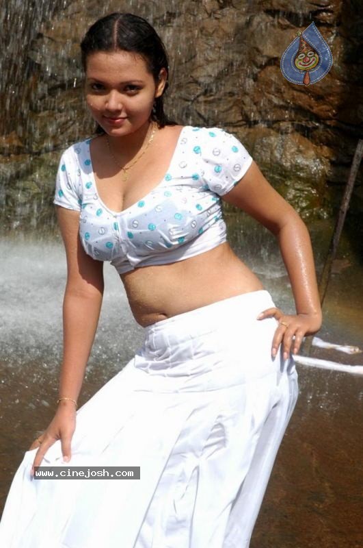 Oru Santhipil Tamil Movie Spicy Stills - 21 / 37 photos