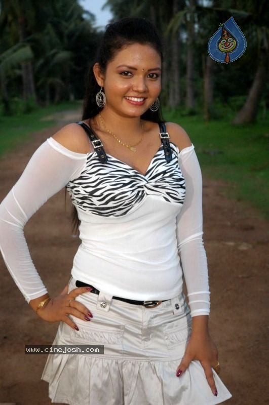 Oru Santhipil Tamil Movie Spicy Stills - 23 / 37 photos