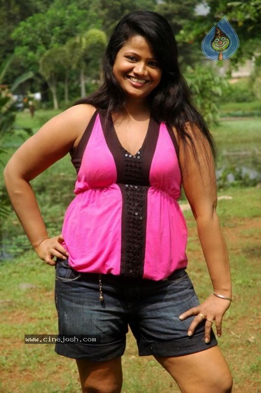 Oru Santhipil Tamil Movie Spicy Stills - 24 / 37 photos