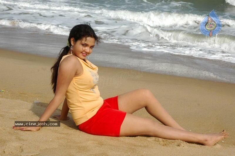 Oru Santhipil Tamil Movie Spicy Stills - 27 / 37 photos