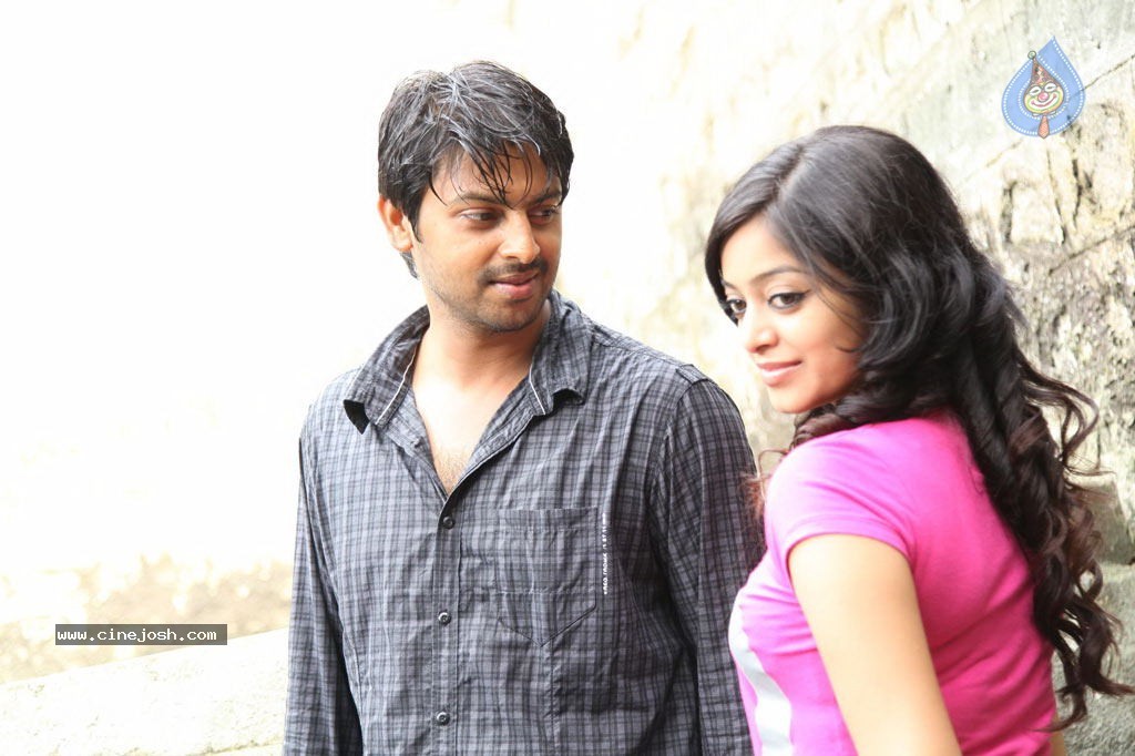 Paagan Tamil Movie Hot Stills - 46 / 61 photos