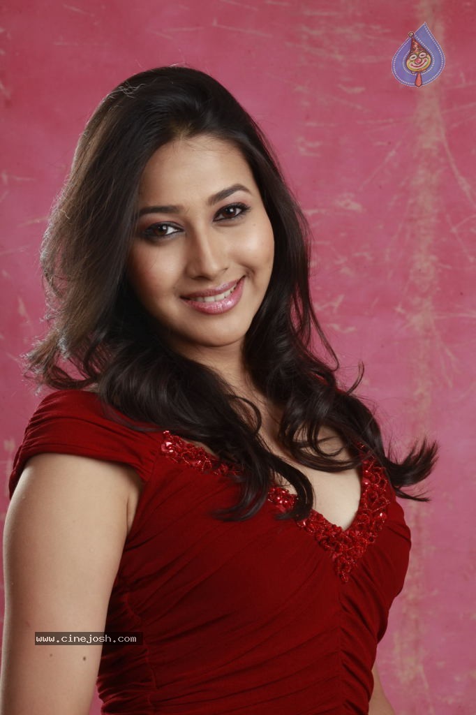Panchi Bora Hot Photos - 18 / 40 photos