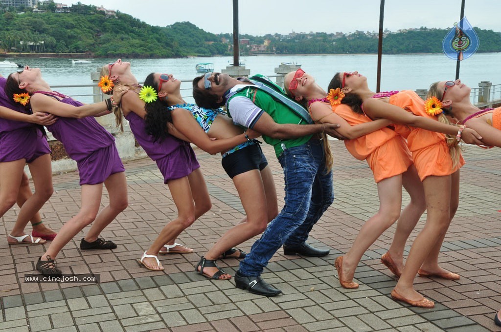 Paravai Tamil Movie Spicy Stills - 6 / 100 photos