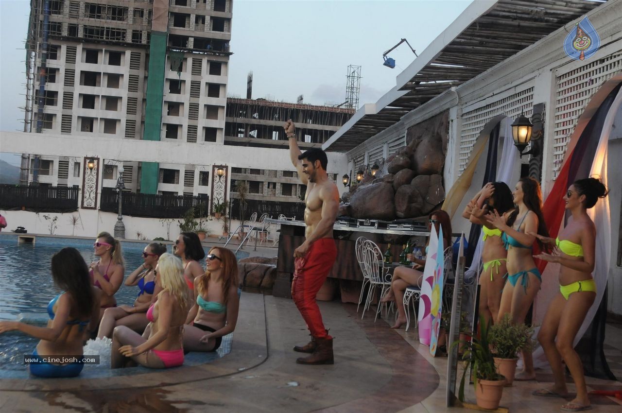 Party Punjabi Style On Location - 13 / 29 photos