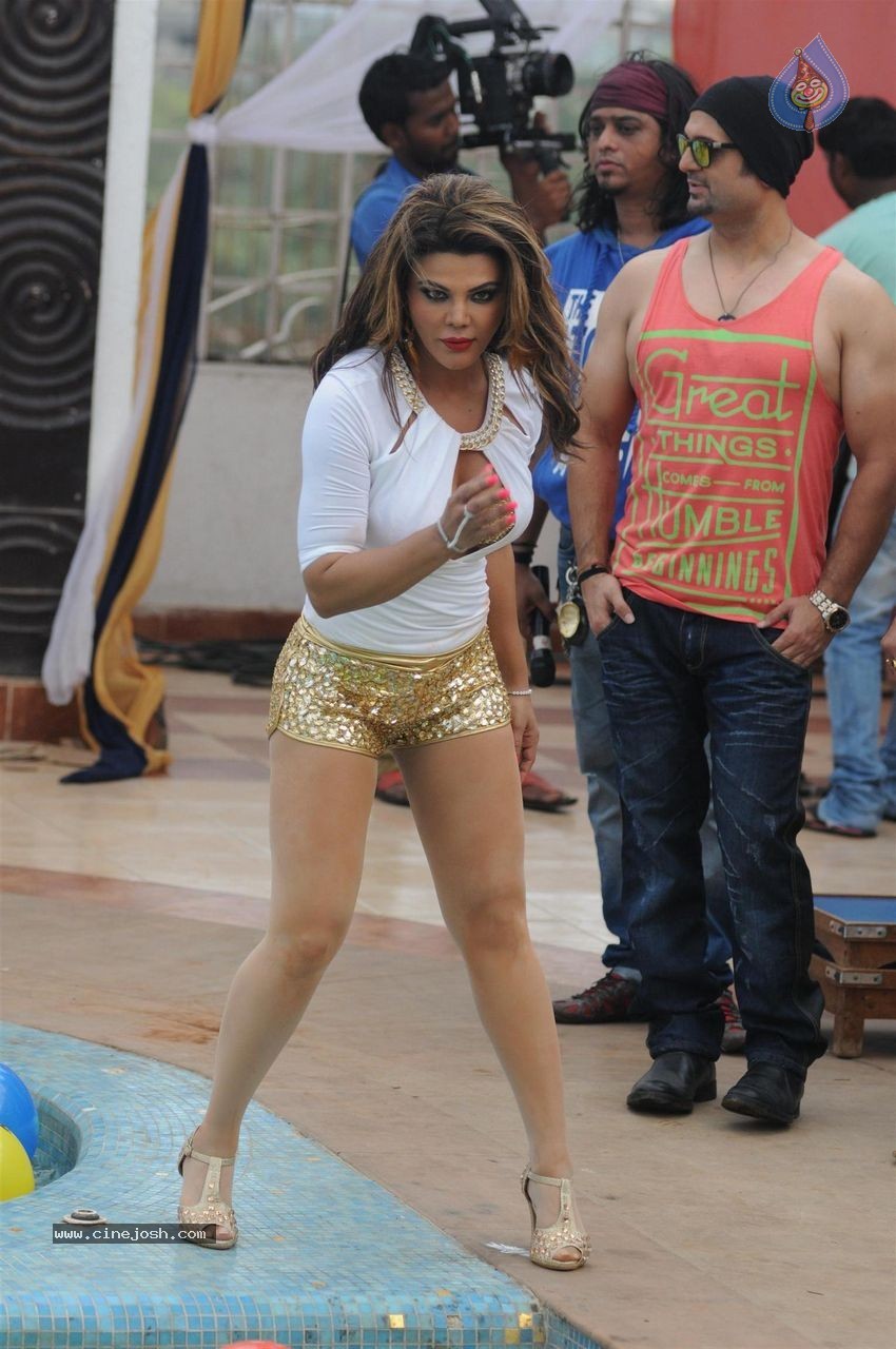 Party Punjabi Style On Location - 27 / 29 photos