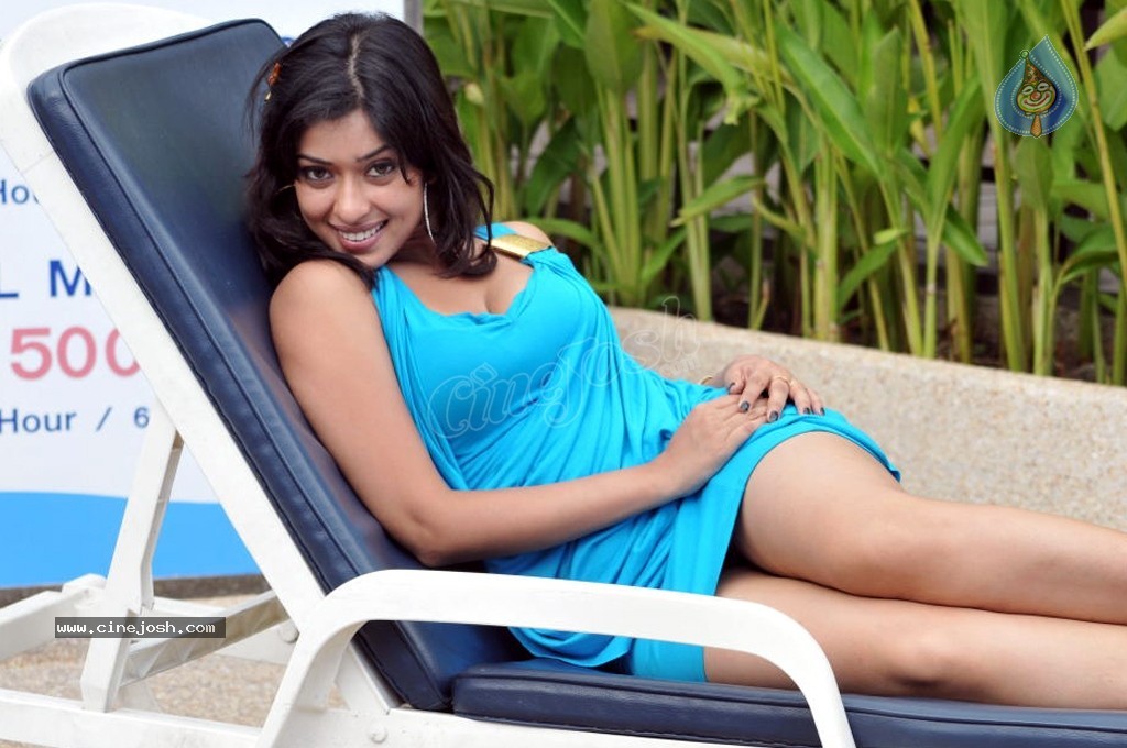 Payal Ghosh Spicy Photo Gallery - 40 / 103 photos
