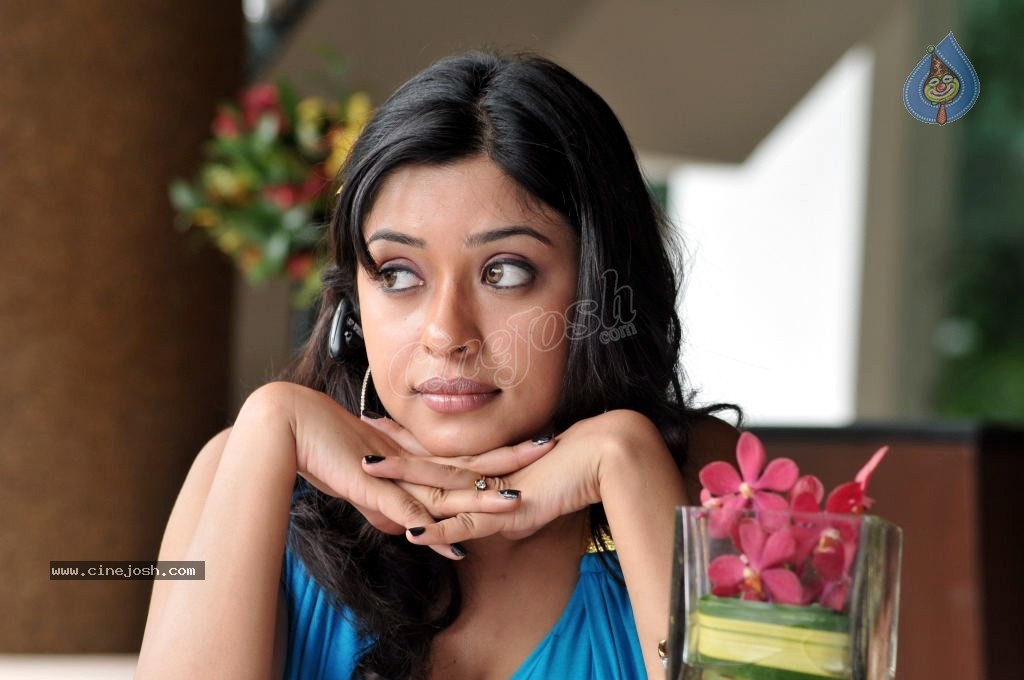 Payal Ghosh Spicy Photo Gallery - 70 / 103 photos