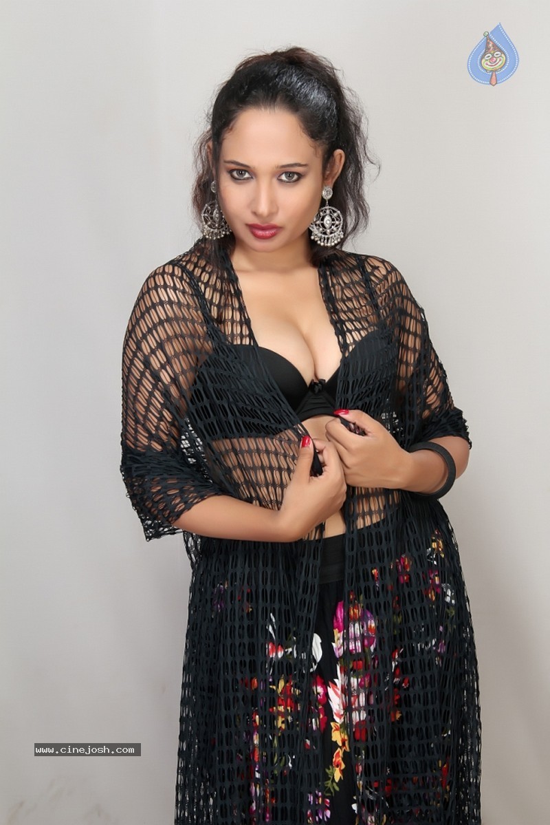 Pearl De Souza Spicy Stills - 10 / 19 photos