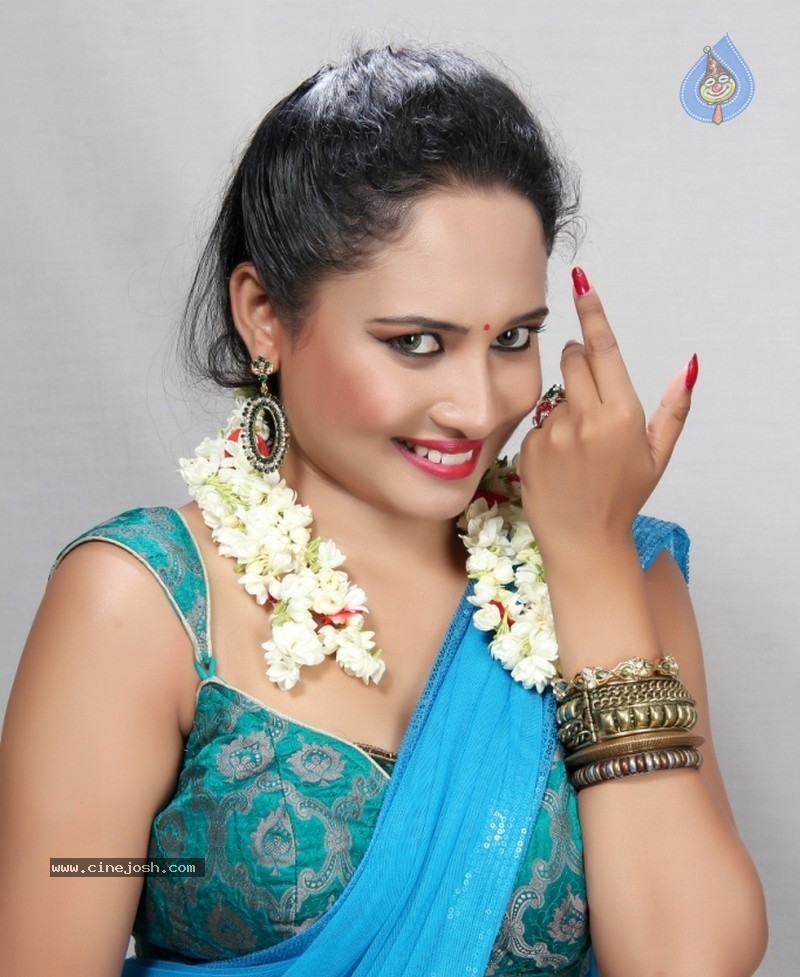 Pearl De Souza Spicy Stills - 11 / 19 photos