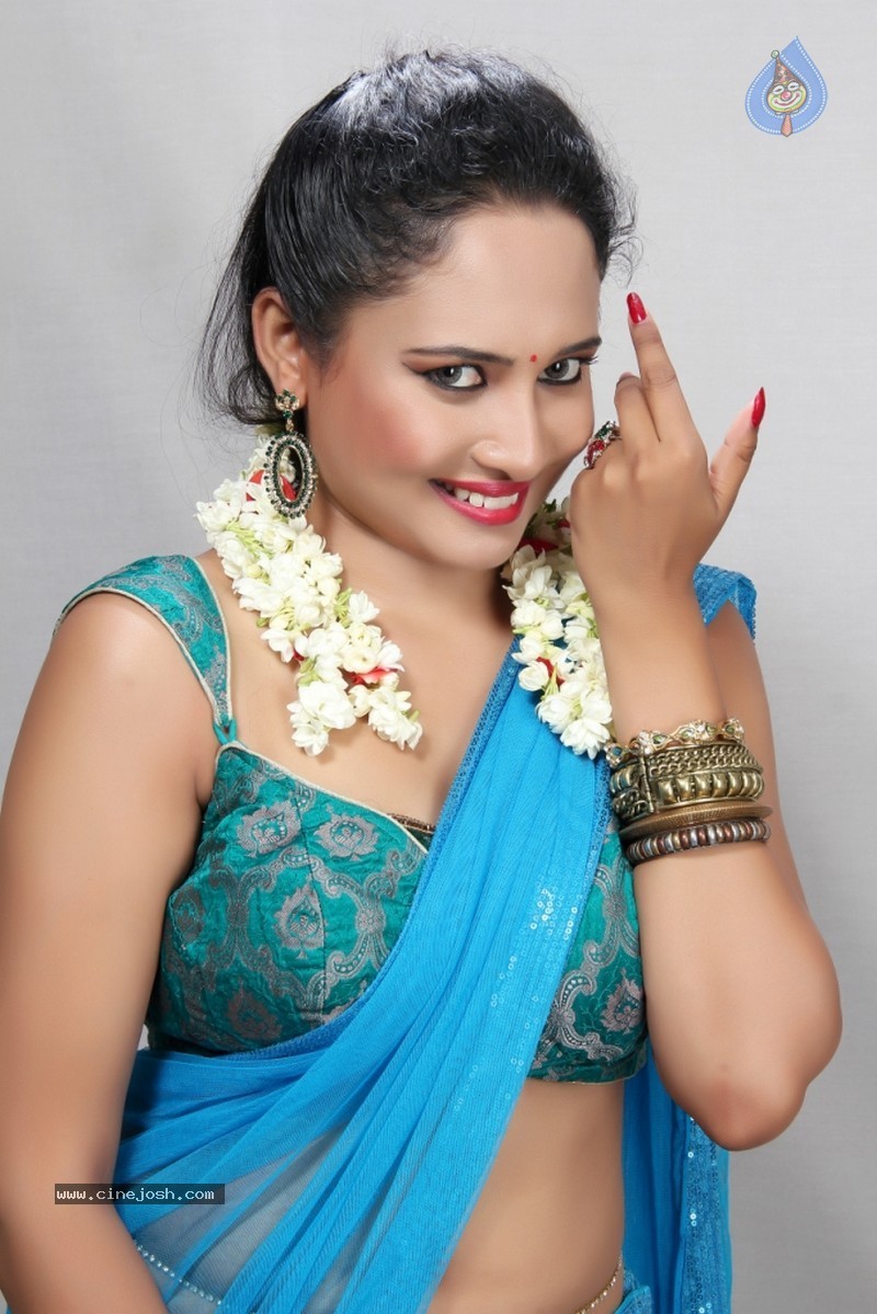 Pearl De Souza Spicy Stills - 13 / 19 photos