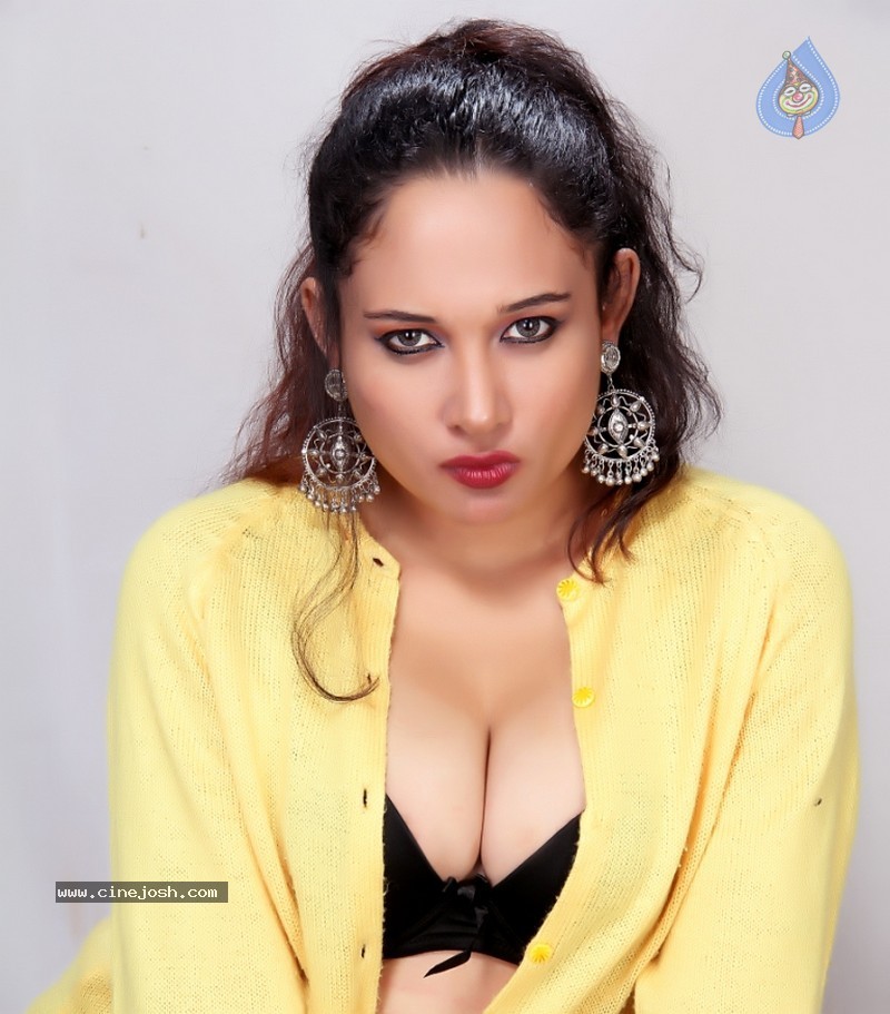 Pearl De Souza Spicy Stills - 15 / 19 photos