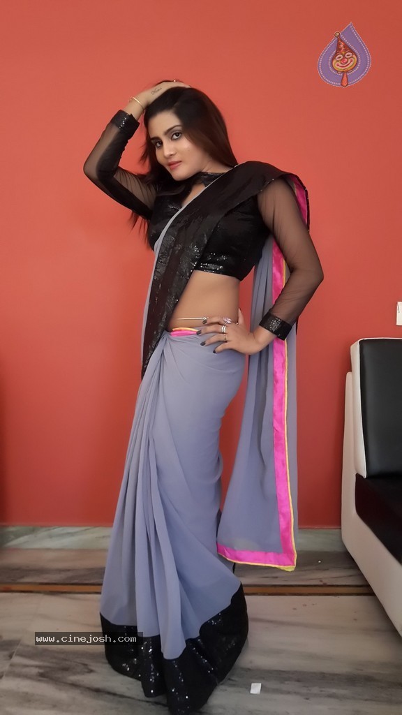 Pichekkistha Heroine Harini Hot Stills - 9 / 60 photos