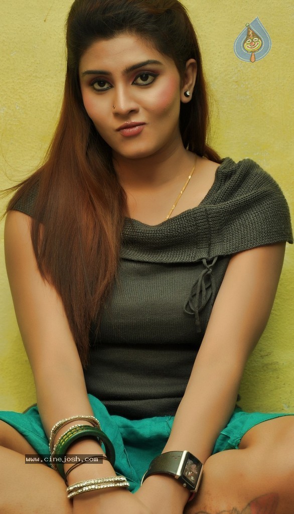 Pichekkistha Heroine Harini Hot Stills - 30 / 60 photos