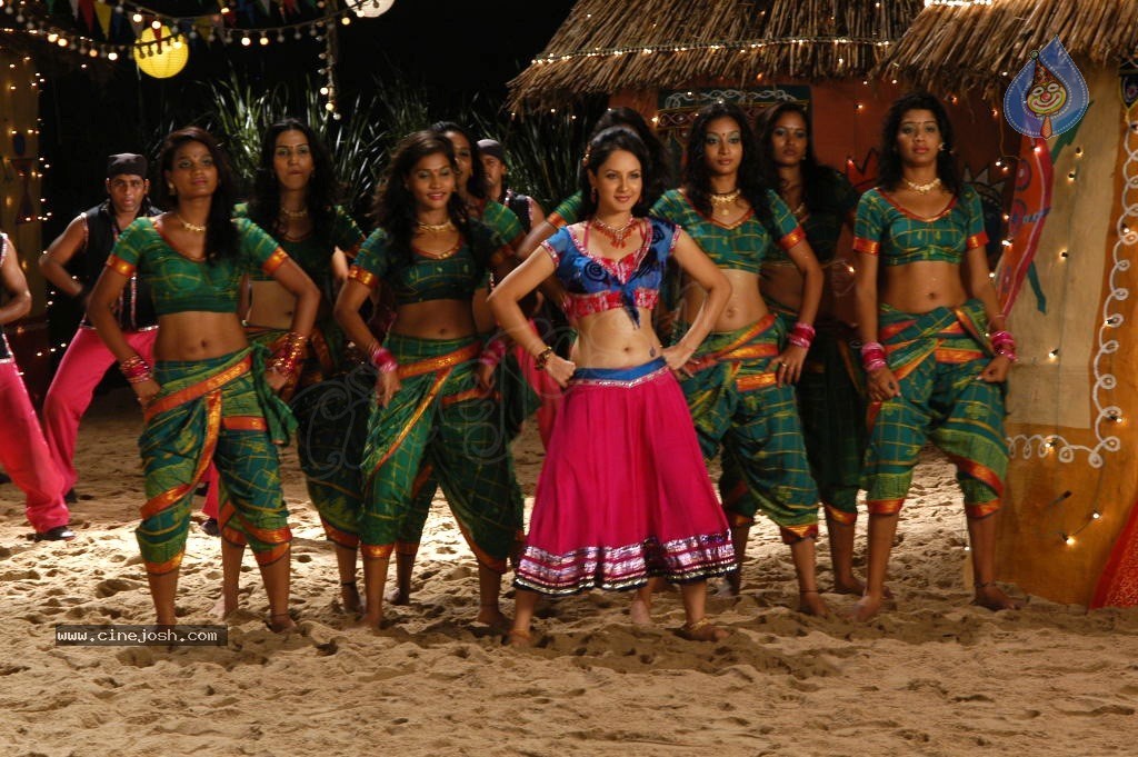 Pooja Bose Spicy Stills - 15 / 74 photos
