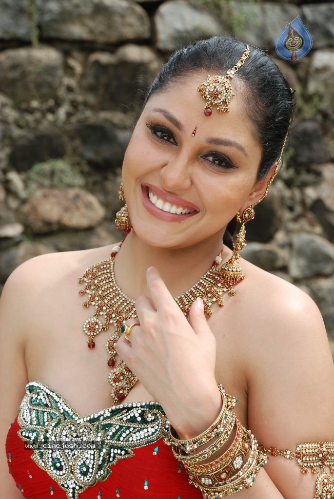 Pooja Chopra Hot Stills - 61 / 88 photos