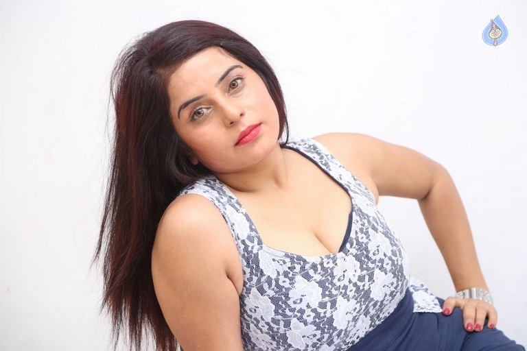 Prachee Adhikari Hot Photos - 16 / 42 photos