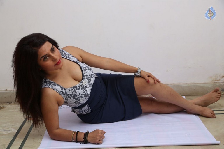 Prachee Adhikari Hot Photos - 17 / 42 photos