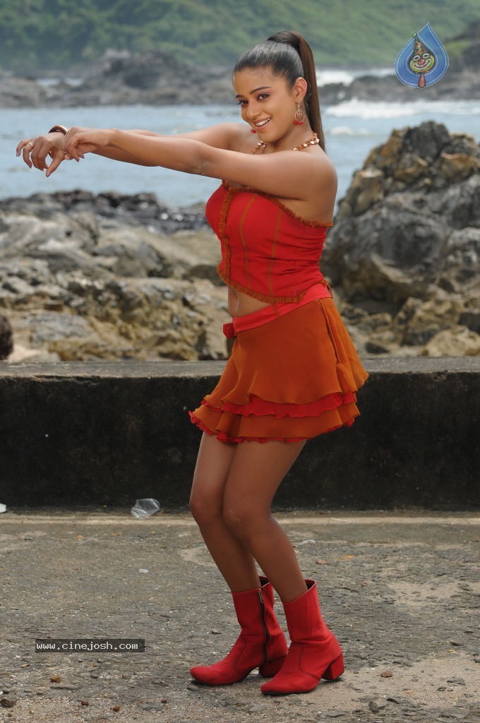 Priyamani Spicy Stills in Raaj Movie - 25 / 34 photos