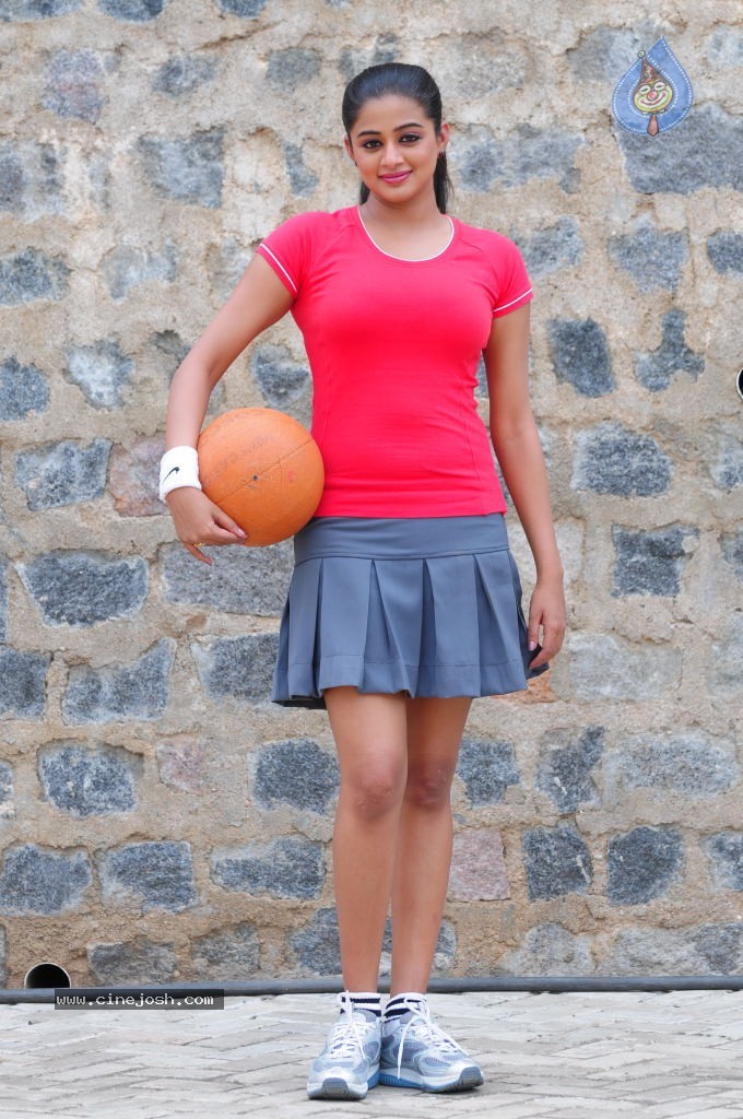 Priyamani Spicy Stills in Raaj Movie - 29 / 34 photos